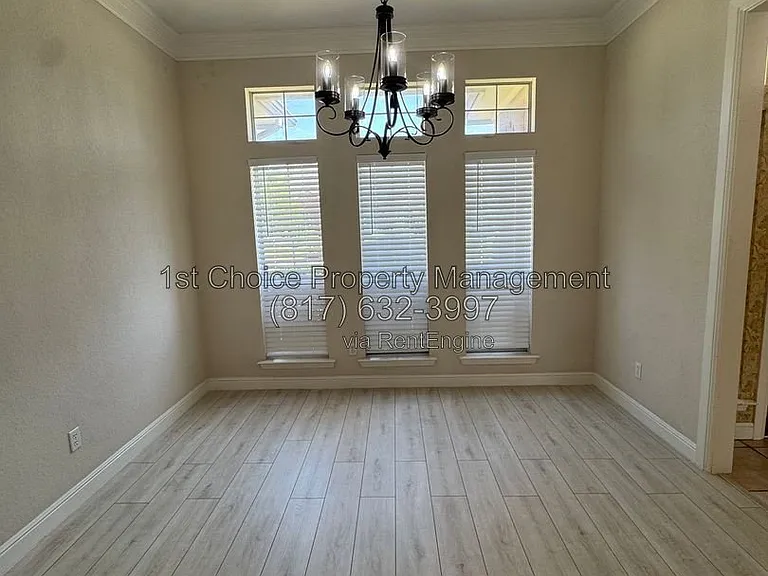 6376 Newport Ct — Photo 5
