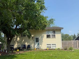 207 Pacific Dr, Bolingbrook, IL