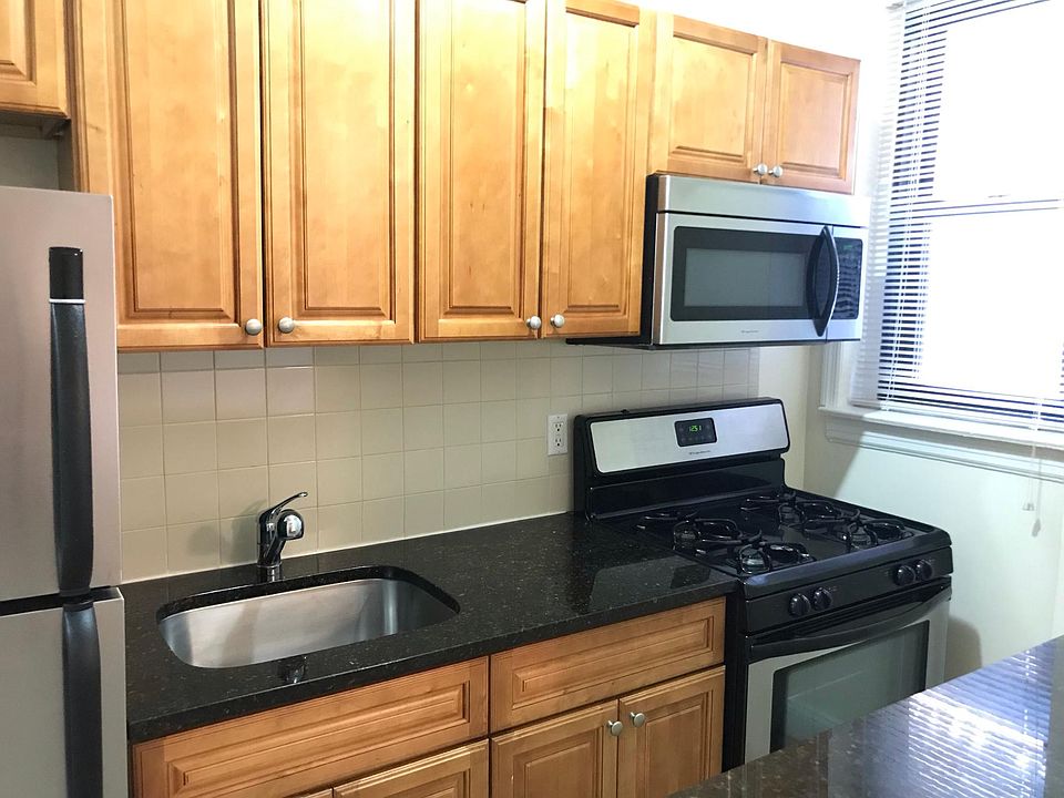 1st image of 702 Avenue P