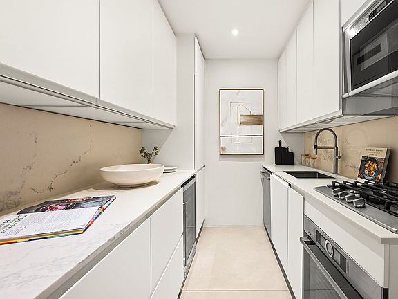 5th image of 100 Bank St APT 4B