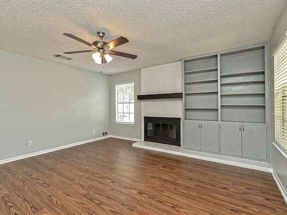 4th image of 1010 Cushing Dr