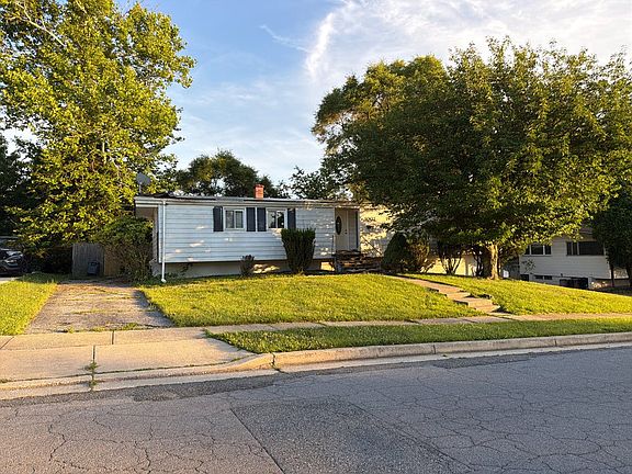 3rd image of 1007 Flagtree Ln