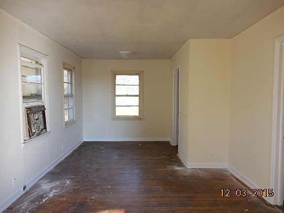 2nd image of 122 Darnell Pl