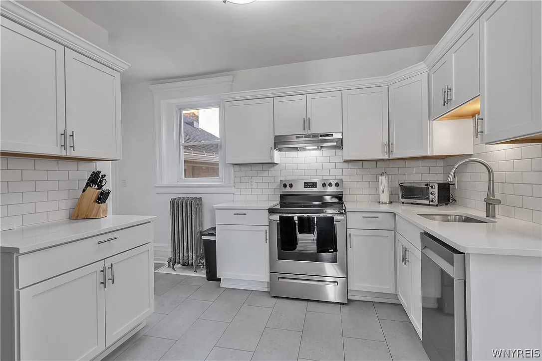 Building Photo - 617 Niagara St #2