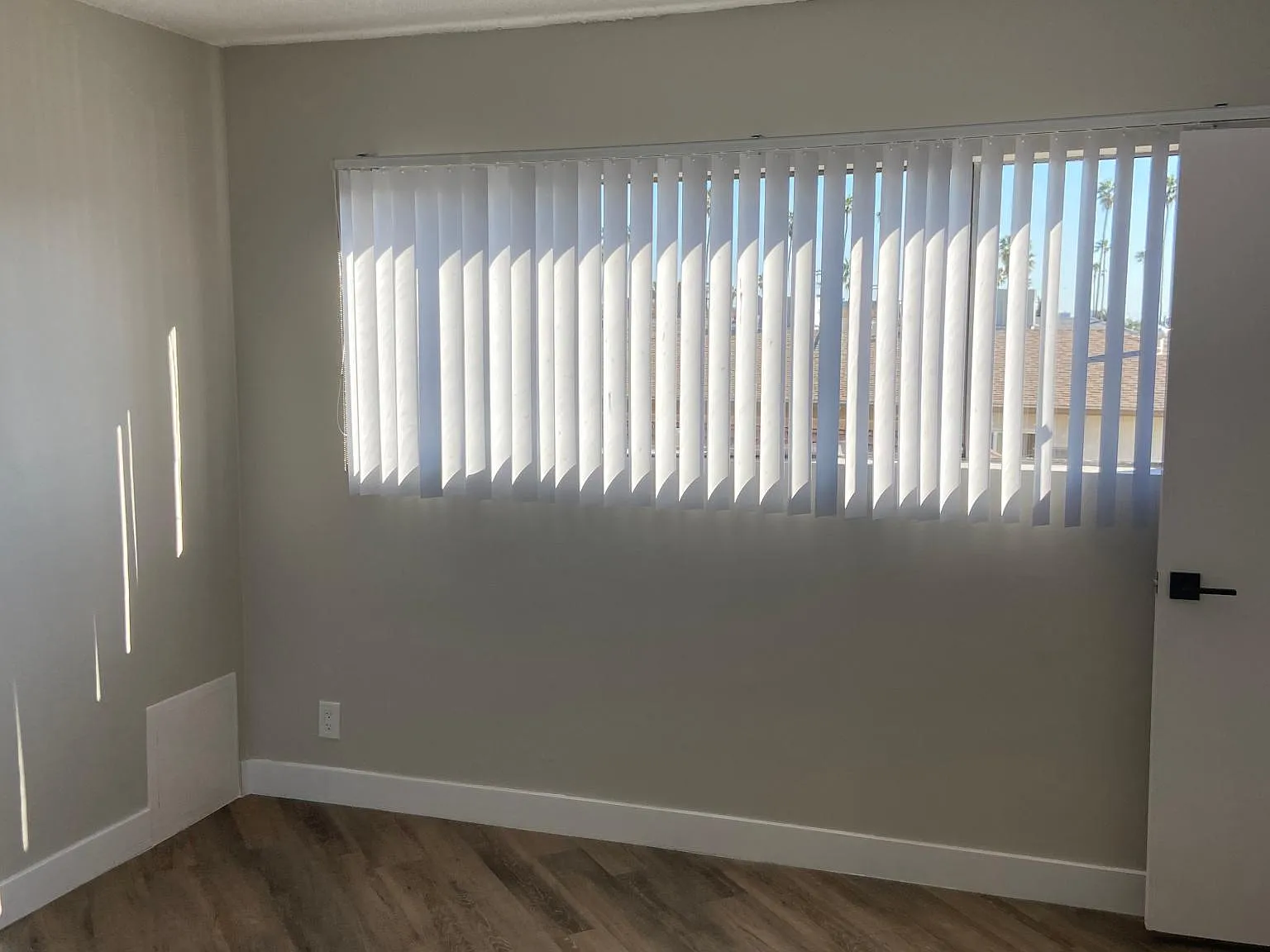 1550 N Harvard Blvd — Photo 4
