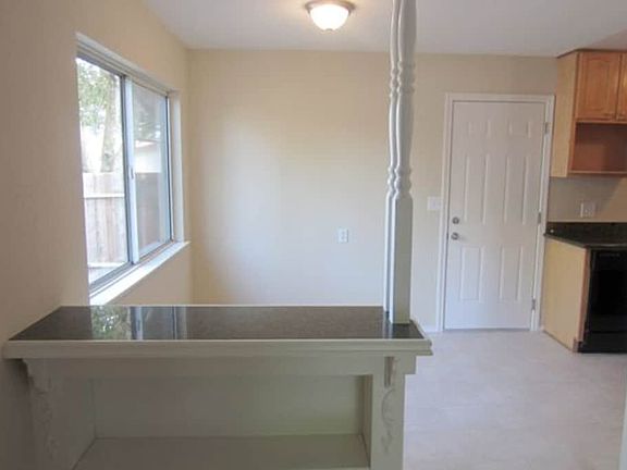 3rd image of 625 Sierra Dr