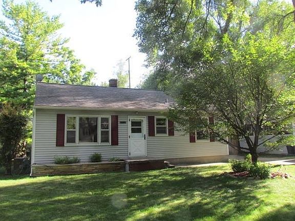 2nd image of 2265 Burns St