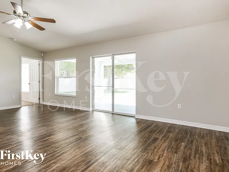 557 Reddicks Cir — Photo 4