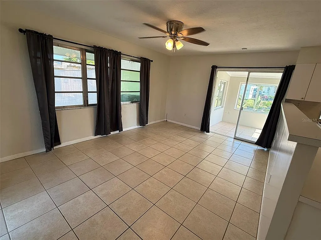 1 bed, 1.0 bath, 865 sqft, $1,295 — Photo 3