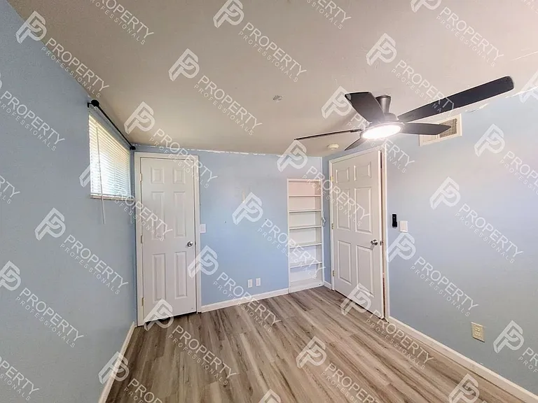 221 W 5th St — Photo 12