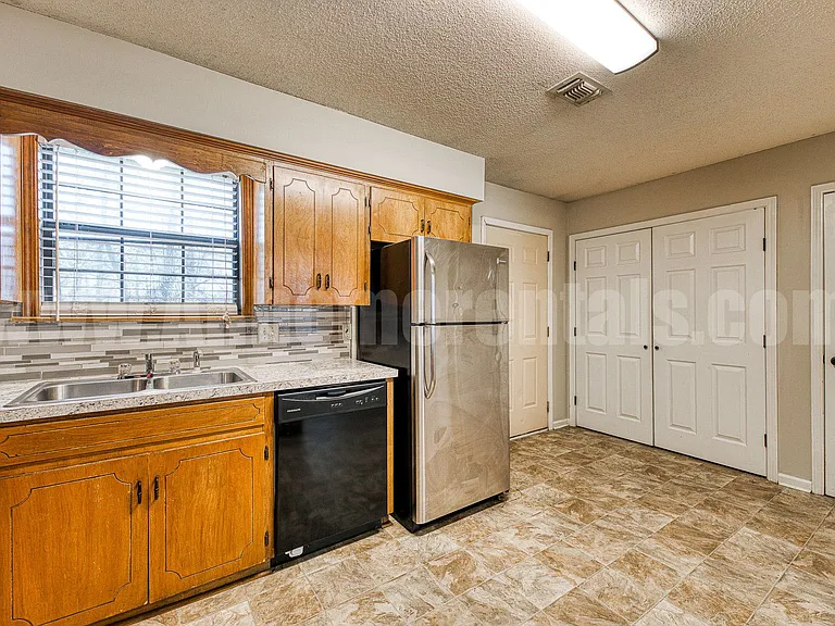 108 S Mitchell St — Photo 7
