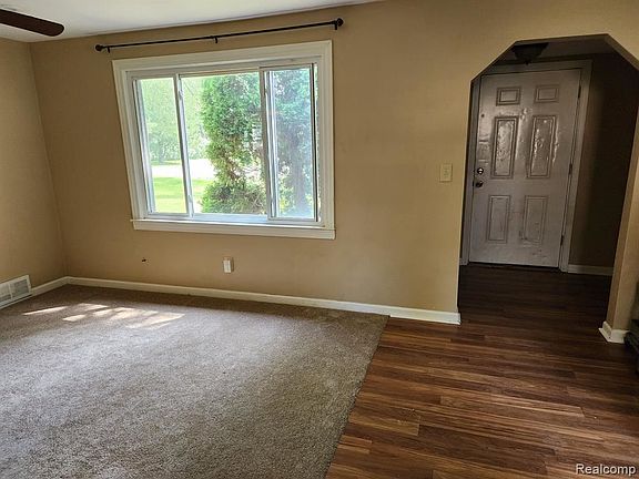 5th image of 314 W Clarkston Rd