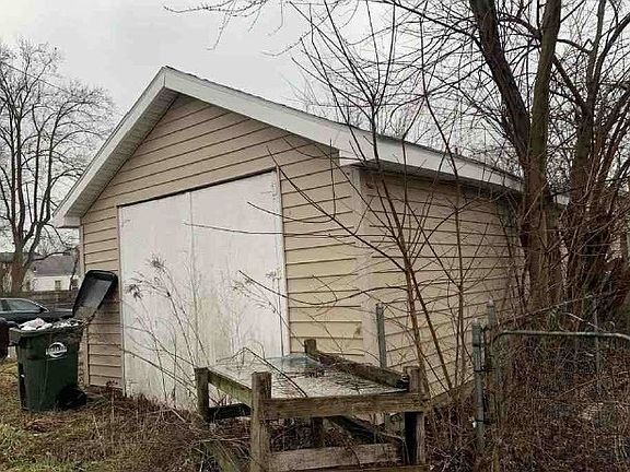 4th image of 329 Lockwood Ave