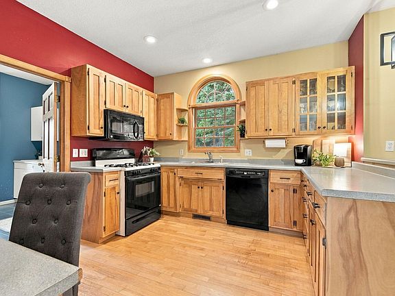 4th image of 426 Rolling Hills Ln