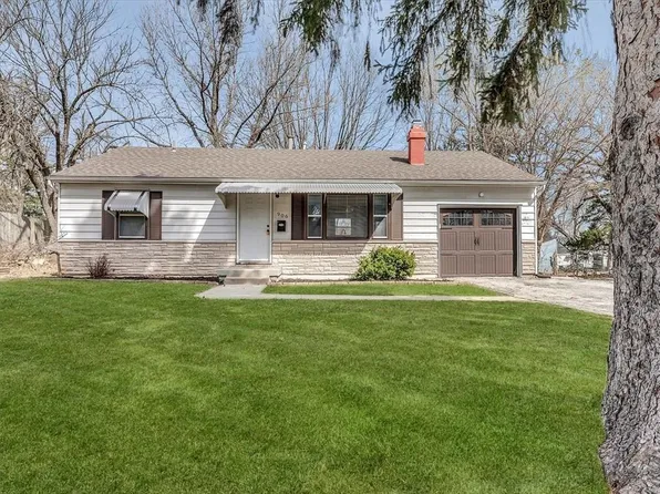 906 NE 67th St, Gladstone, MO 64118