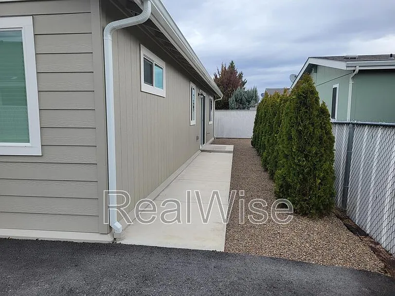 124 SW Jenn Way — Photo 10
