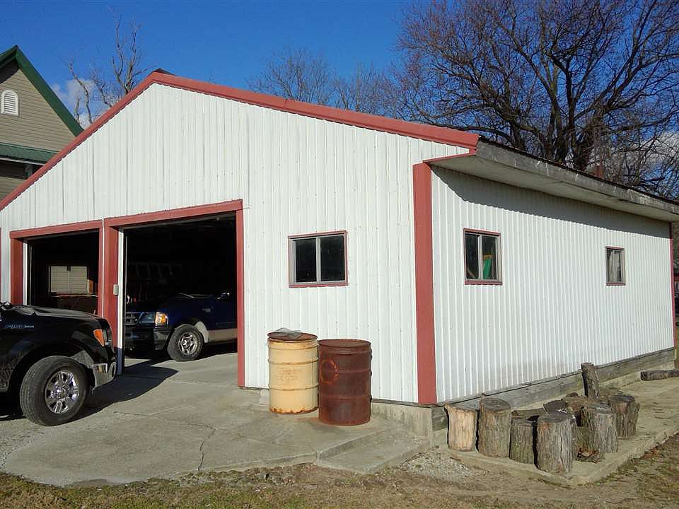 2nd image of 401 E 6th St