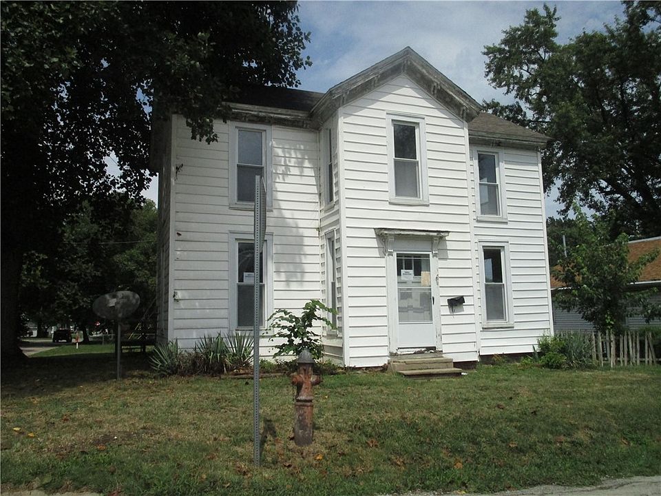 1st image of 800 E 3rd St