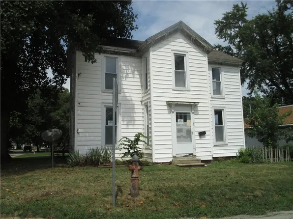 800 E 3rd St, Pana, IL 62557