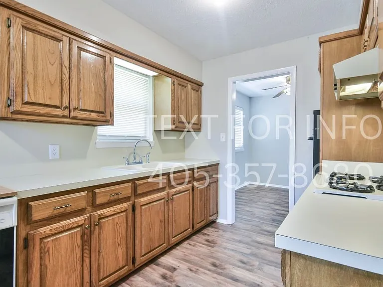 2201 W Parkview Ave — Photo 7