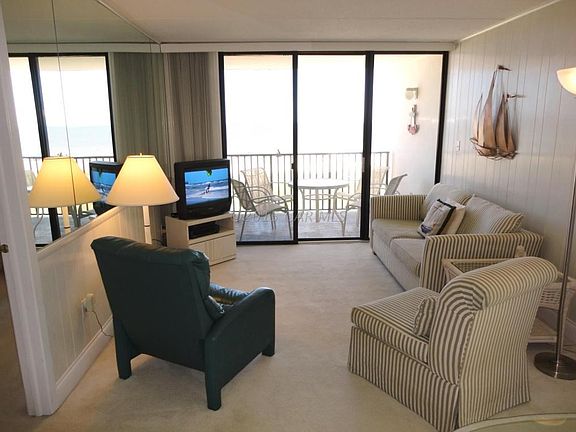 LIVING ROOM WITH OCEAN VIEW