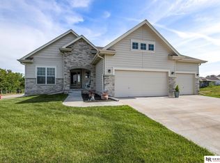 18301 Summit Dr, Omaha, NE 68136