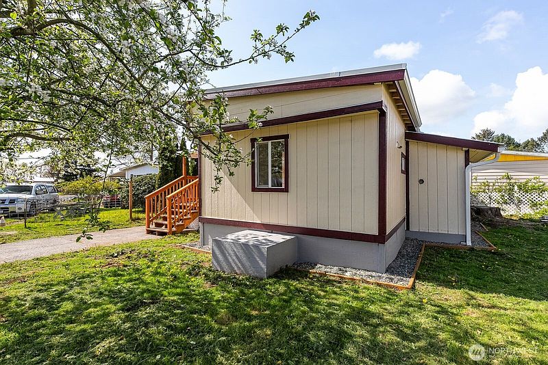 2nd image of 2392 Douglas Road #19