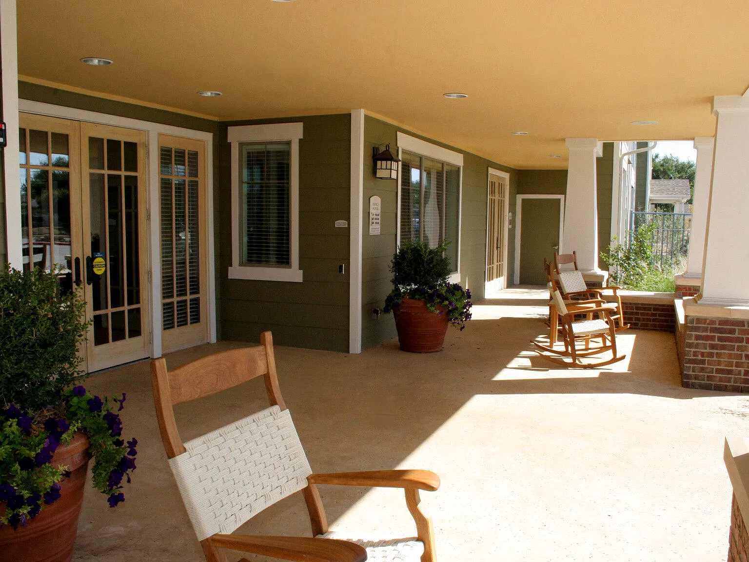 Mariposa Jason Avenue 55+ Apartment Homes — Photo 3