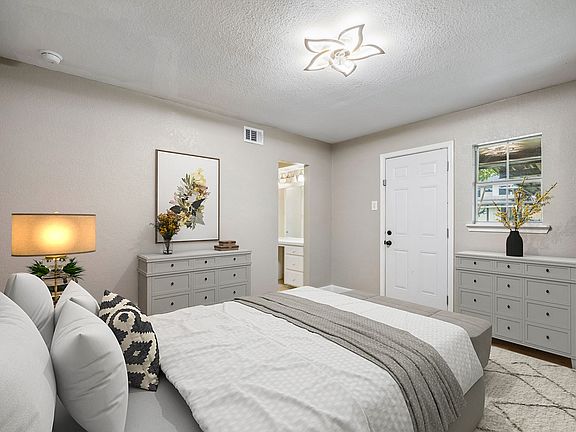 5th image of 3534 Royal Ln