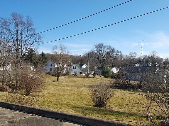 2nd image of 572 Kennedy St