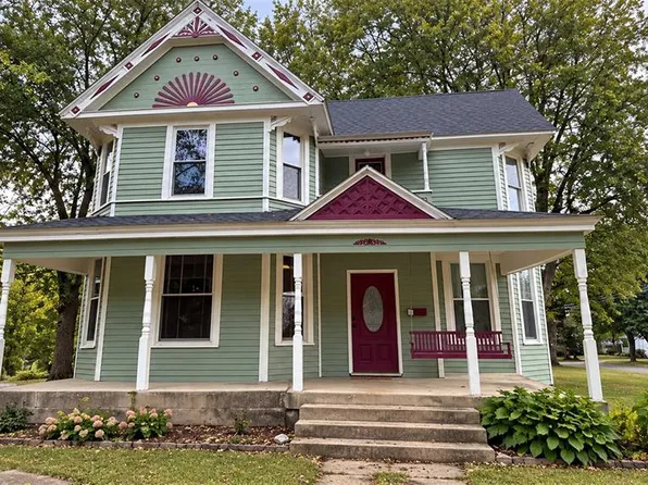 229 N 1st St, Vandalia, IL 62471