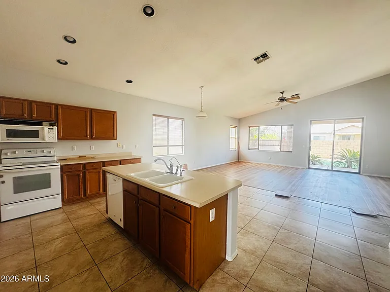 3560 E Feather Ave — Photo 9