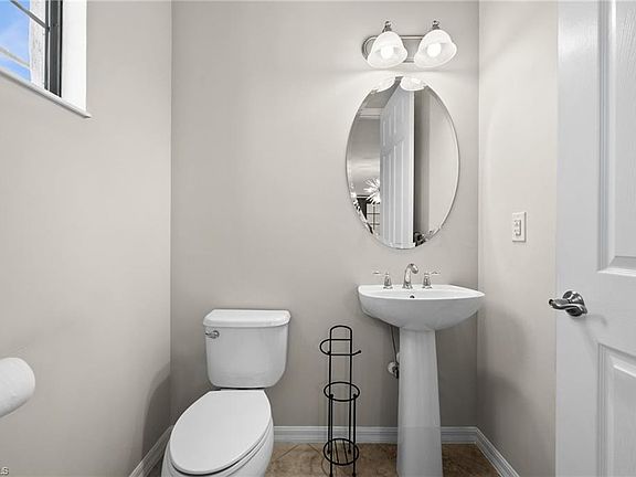 5th image of 9025 Alturas ST #3102