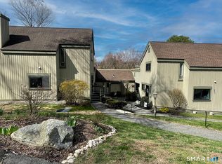 318 Heritage Village #E, Southbury, CT