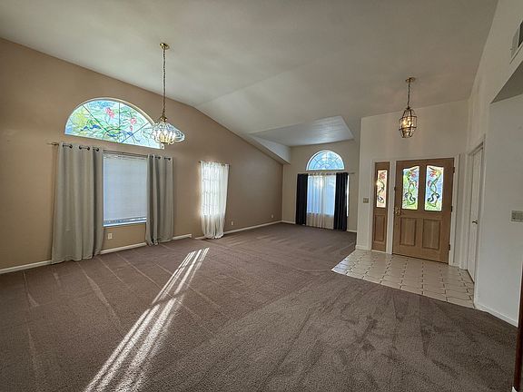 4th image of 231 Lone Oak Dr