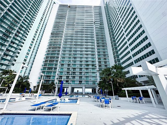 1st image of 1800 N Bayshore Dr APT 1811