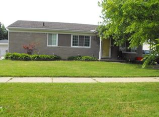 15318 Cambridge Dr, Fraser, MI 48026