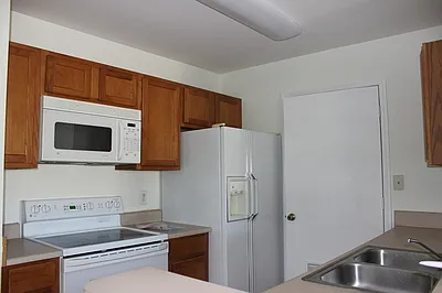 Annual Rental - Vanderbilt Place-Camden Cove 2 Bed / 2 Bath — Photo 4