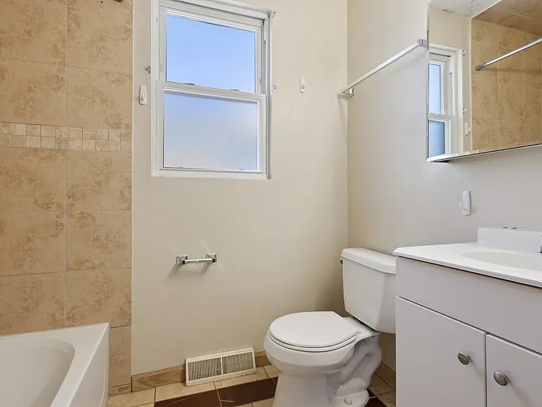 3228 Washington St — Photo 126