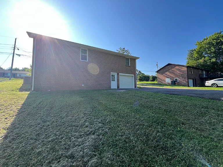 1318 Courtney Dr — Photo 21