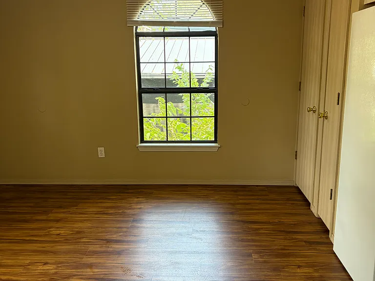 720 N Lindell Ave — Photo 13