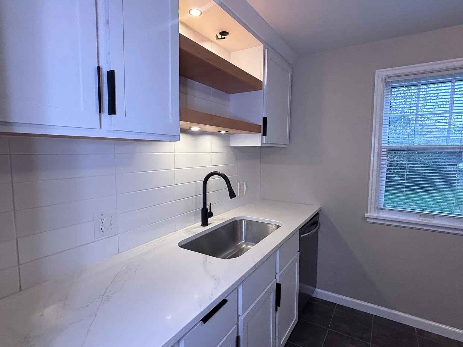 3 bed, 1200 sqft, $2,200 — Photo 4