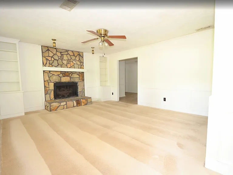 1495 Haynes Ct — Photo 3