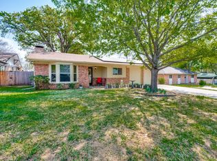 506 E Huitt Ln, Euless, TX