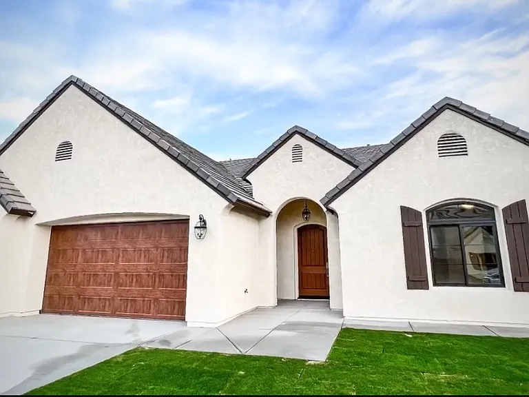 2242 Chaparral Dr — Photo 2