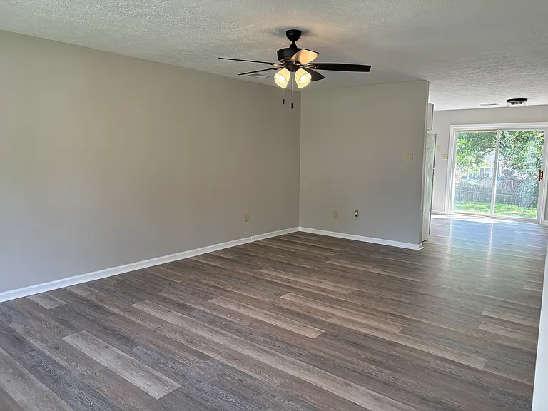 1516 Meadowview Dr — Photo 5