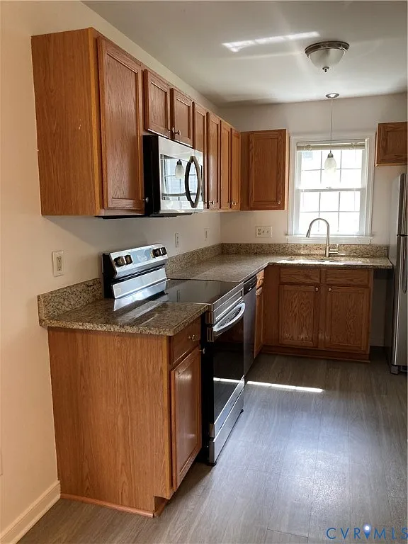 3 bed, 3.0 bath, 1487 sqft, $2,200 — Photo 4