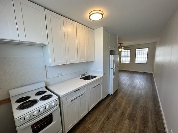 3rd image of 830 Birch St APT 305