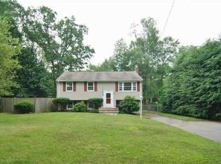 3 Nipmuc St, Medway, MA 02053
