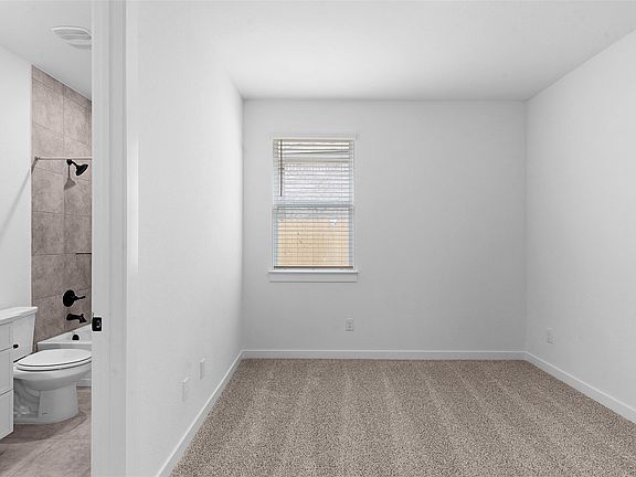 3rd image of 404 Veneta Ln